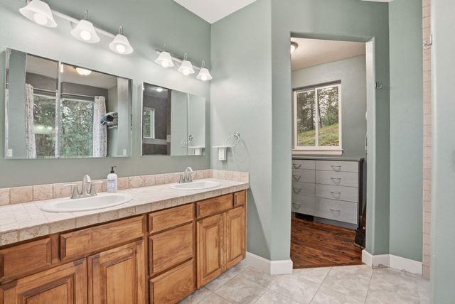 4020 S Saltese Lake Rd, Greenacres, WA 99016