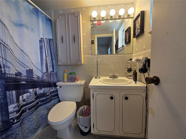 415 NE 2nd St 217, Hallandale Beach, FL 33009
