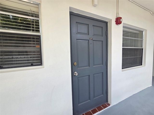 415 NE 2nd St 217, Hallandale Beach, FL 33009