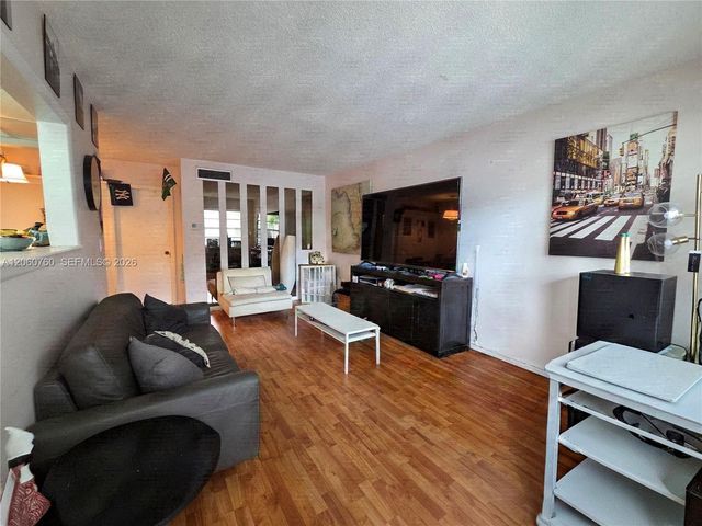 415 NE 2nd St 217, Hallandale Beach, FL 33009
