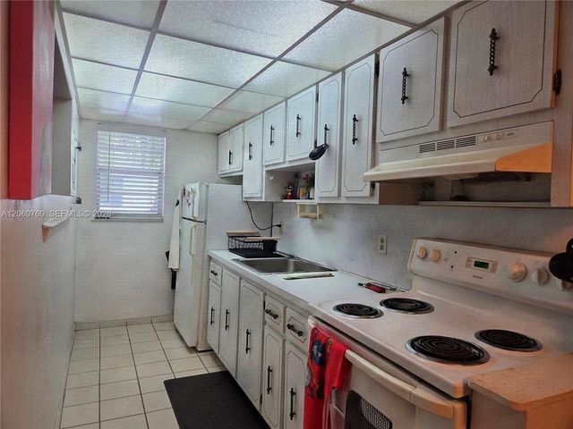 415 NE 2nd St 217, Hallandale Beach, FL 33009