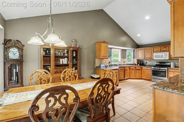 57572 Suffield Drive, Washington Township, MI 48094