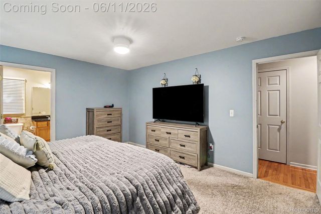 57572 Suffield Drive, Washington Township, MI 48094