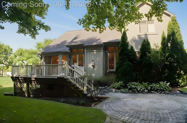 57572 Suffield Drive, Washington Township, MI 48094