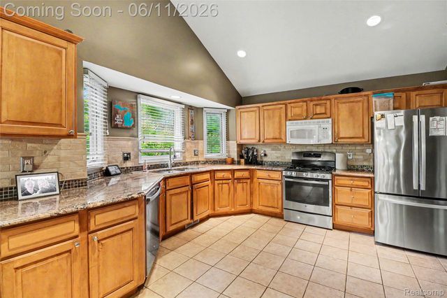 57572 Suffield Drive, Washington Township, MI 48094