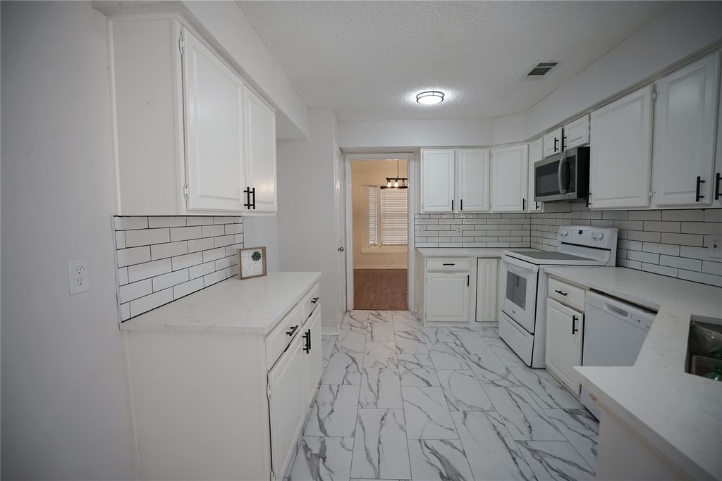 3007 Pacifica Street, Carrollton, TX 75007 — photo 5