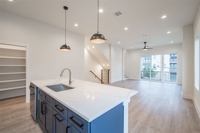 1614 N Fitzhugh Avenue 204, Dallas, TX 75204