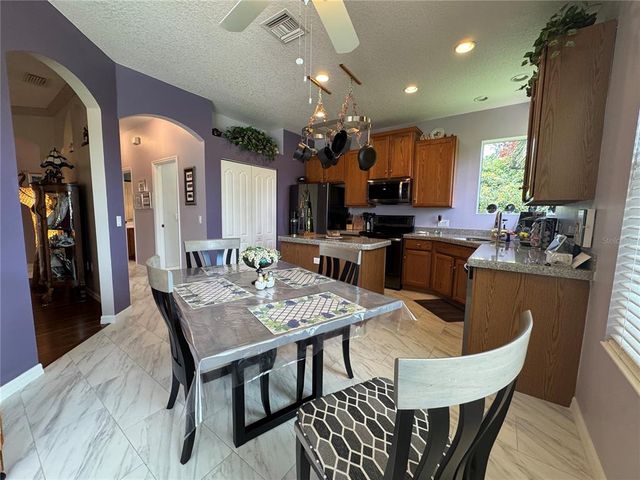 7114 46TH AVENUE CIRCLE E, Bradenton, FL 34203
