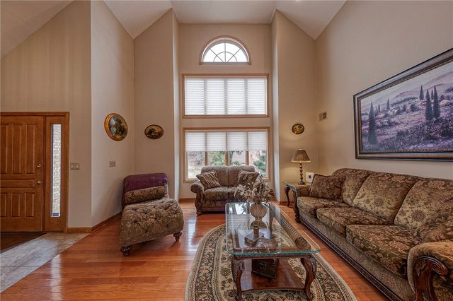 53 Hobbitt Ln, Finleyville, PA 15332