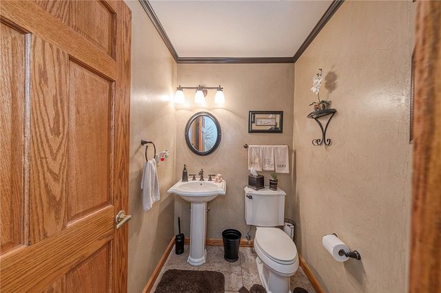 53 Hobbitt Ln, Finleyville, PA 15332