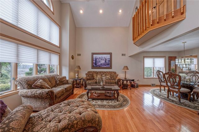 53 Hobbitt Ln, Finleyville, PA 15332