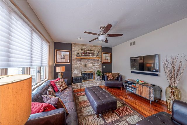 53 Hobbitt Ln, Finleyville, PA 15332