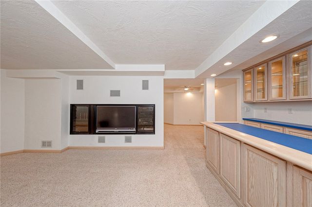 53 Hobbitt Ln, Finleyville, PA 15332