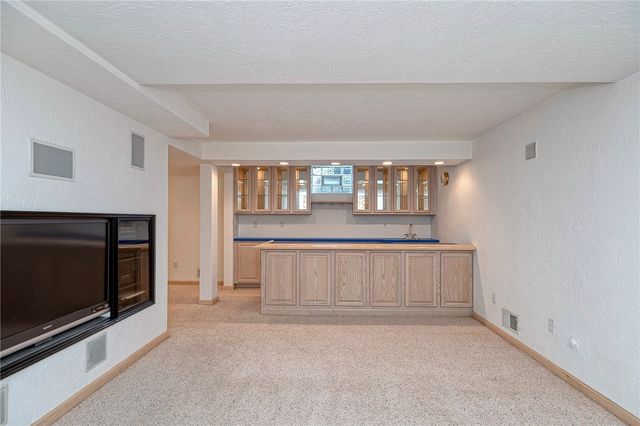 53 Hobbitt Ln, Finleyville, PA 15332