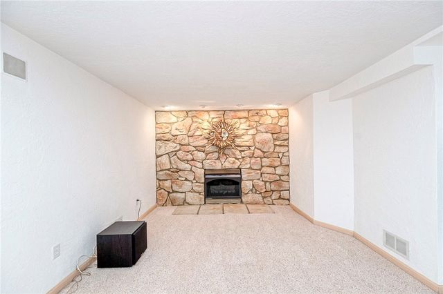 53 Hobbitt Ln, Finleyville, PA 15332