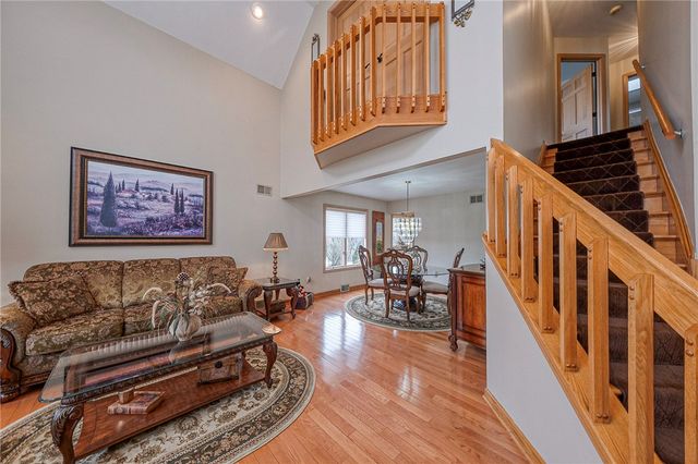 53 Hobbitt Ln, Finleyville, PA 15332