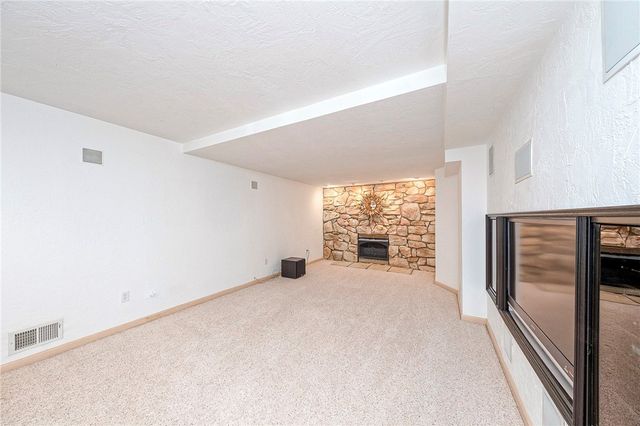 53 Hobbitt Ln, Finleyville, PA 15332