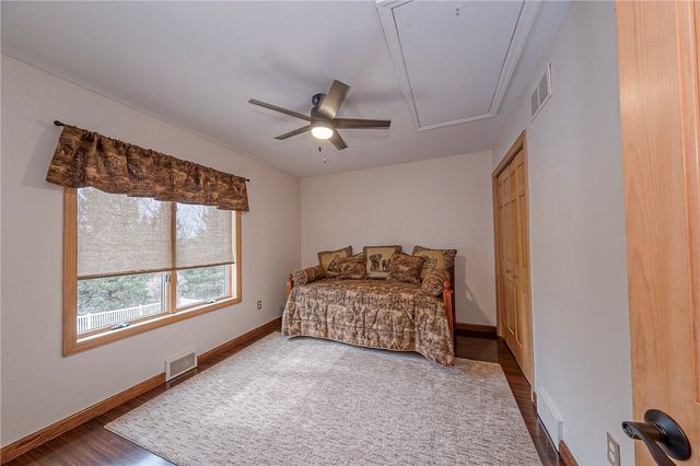 53 Hobbitt Ln, Finleyville, PA 15332