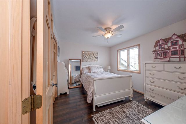 53 Hobbitt Ln, Finleyville, PA 15332