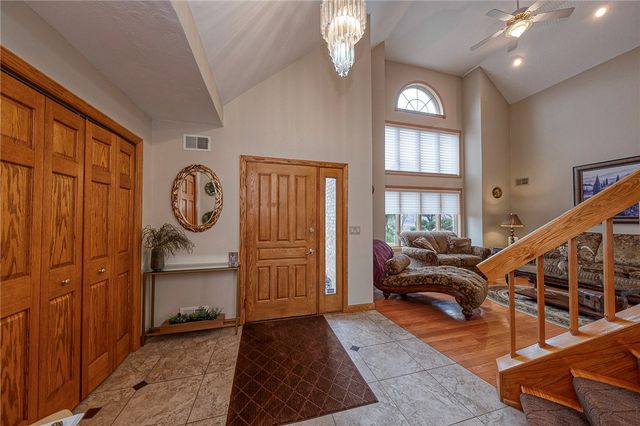 53 Hobbitt Ln, Finleyville, PA 15332