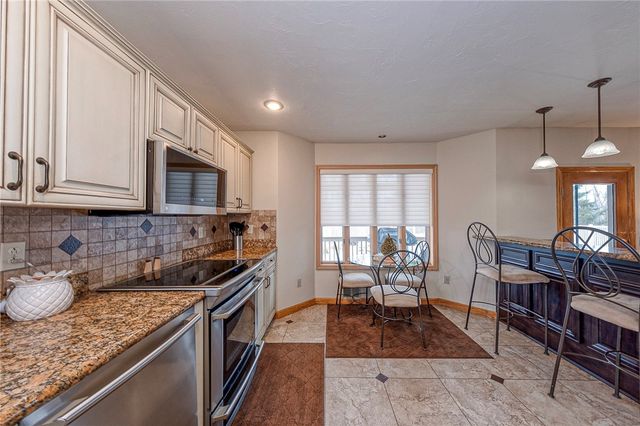 53 Hobbitt Ln, Finleyville, PA 15332