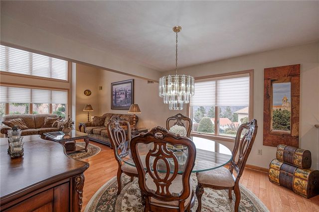 53 Hobbitt Ln, Finleyville, PA 15332