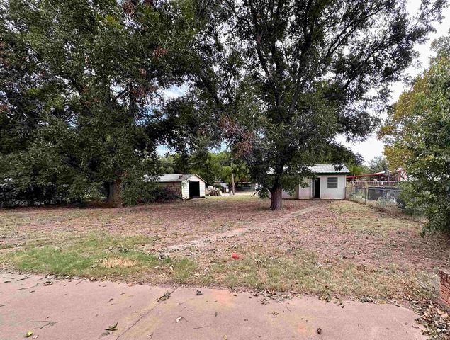 603 W MCLAIN STREET, Seymour, TX 76380