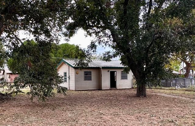 603 W MCLAIN STREET, Seymour, TX 76380