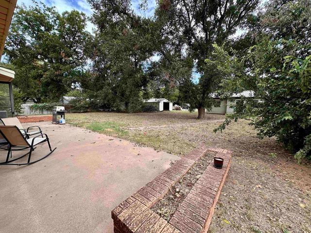 603 W MCLAIN STREET, Seymour, TX 76380