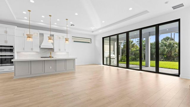 13290 Artisan Circle, Palm Beach Gardens, FL 33418