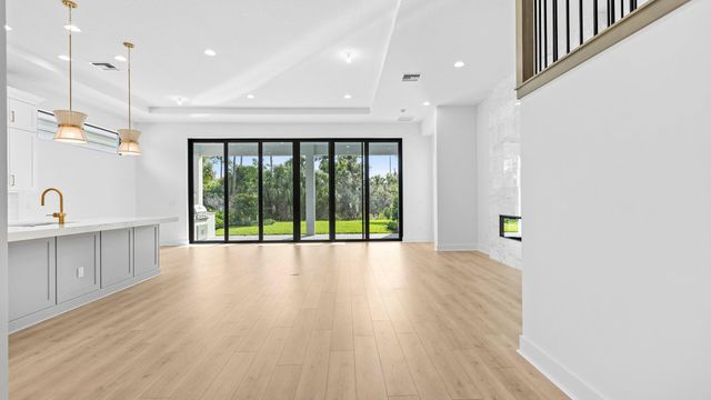 13290 Artisan Circle, Palm Beach Gardens, FL 33418