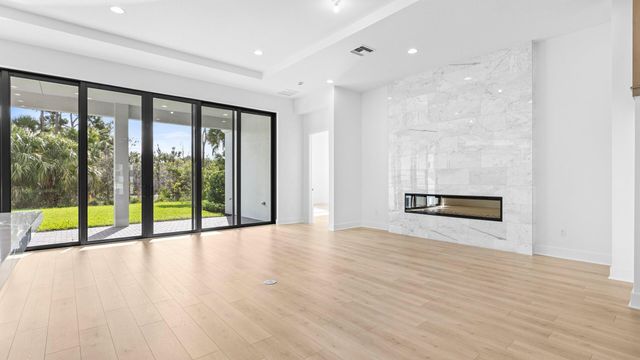 13290 Artisan Circle, Palm Beach Gardens, FL 33418