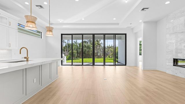 13290 Artisan Circle, Palm Beach Gardens, FL 33418