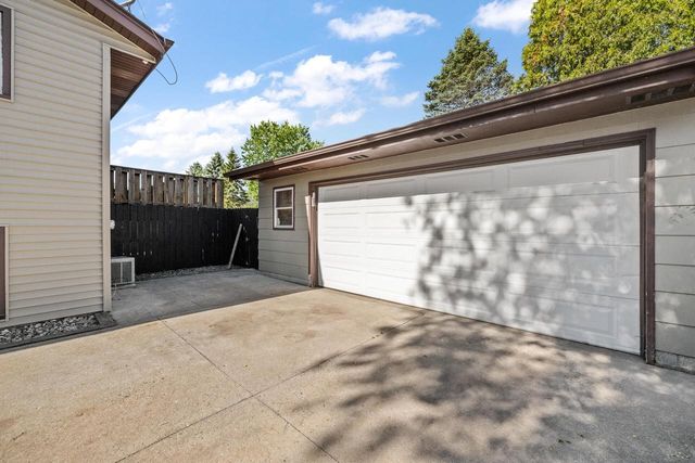 855 Lois COURT, Hartford, WI 53027