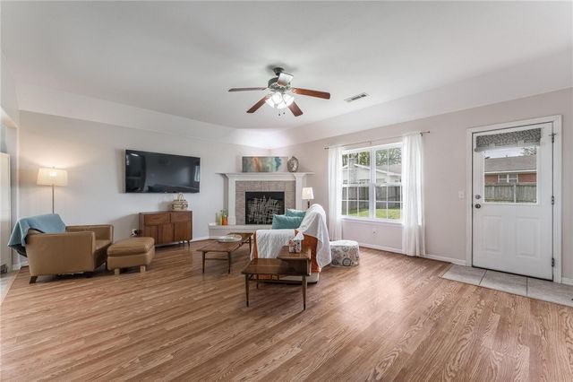 1308 E Freedom Street, Siloam Springs, AR 72761