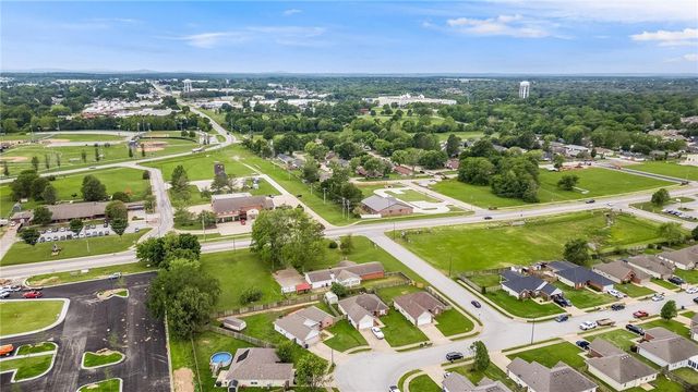 1308 E Freedom Street, Siloam Springs, AR 72761