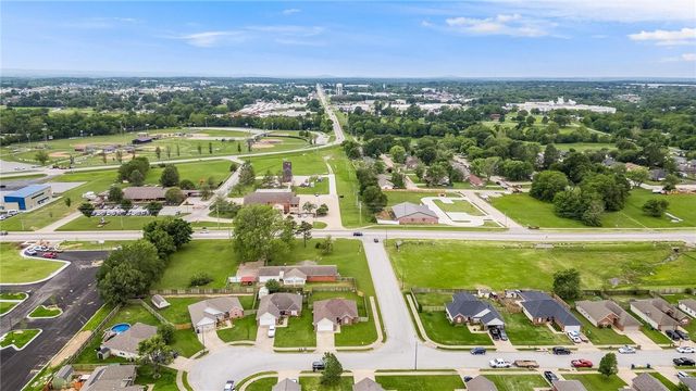 1308 E Freedom Street, Siloam Springs, AR 72761