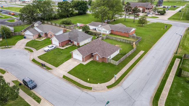 1308 E Freedom Street, Siloam Springs, AR 72761