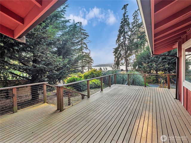 17261 Golden View Avenue, La Conner, WA 98257