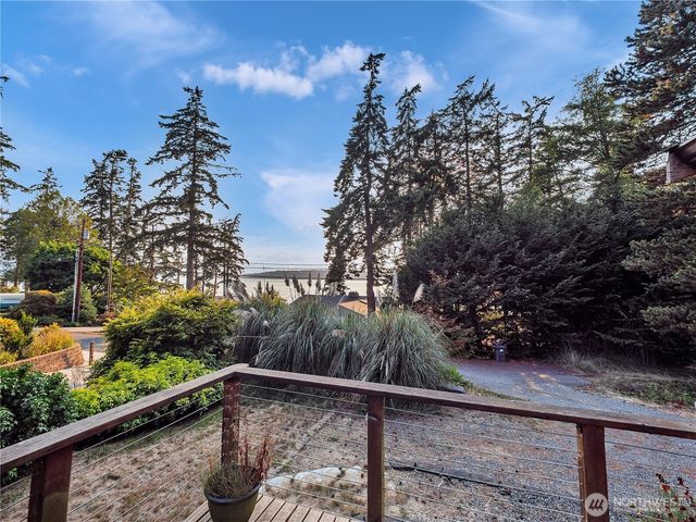 17261 Golden View Avenue, La Conner, WA 98257