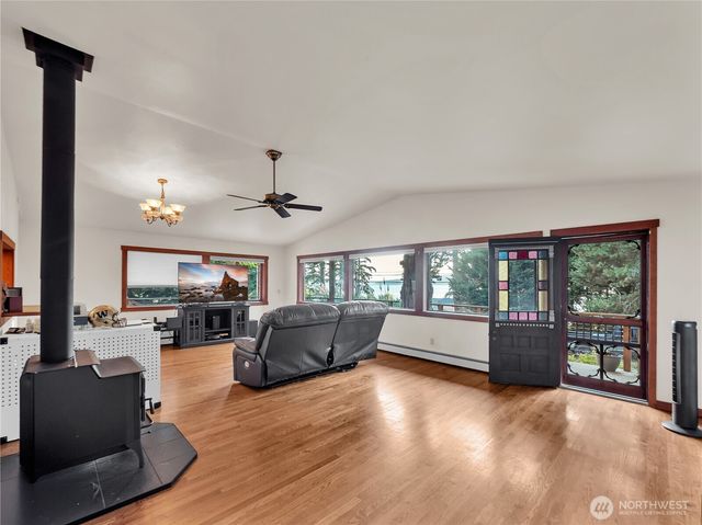 17261 Golden View Avenue, La Conner, WA 98257
