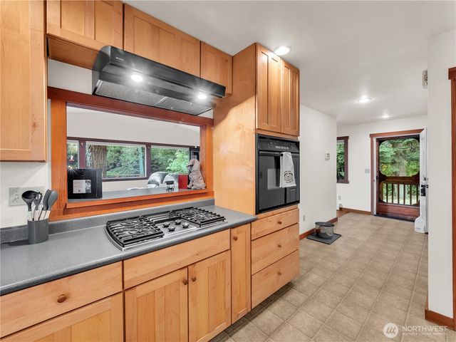 17261 Golden View Avenue, La Conner, WA 98257