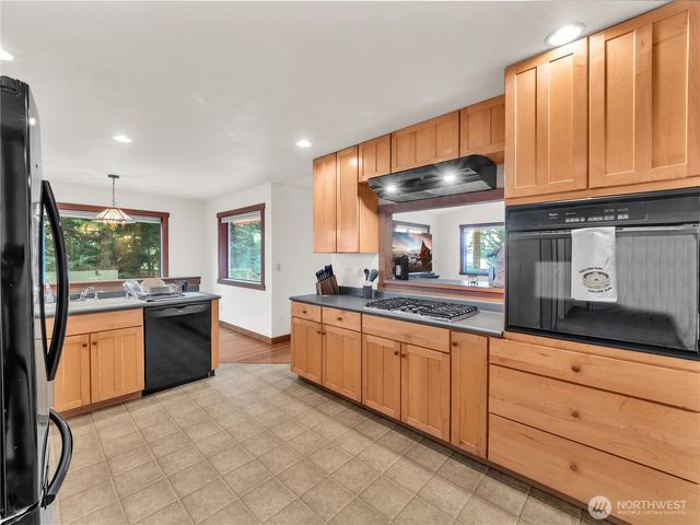 17261 Golden View Avenue, La Conner, WA 98257