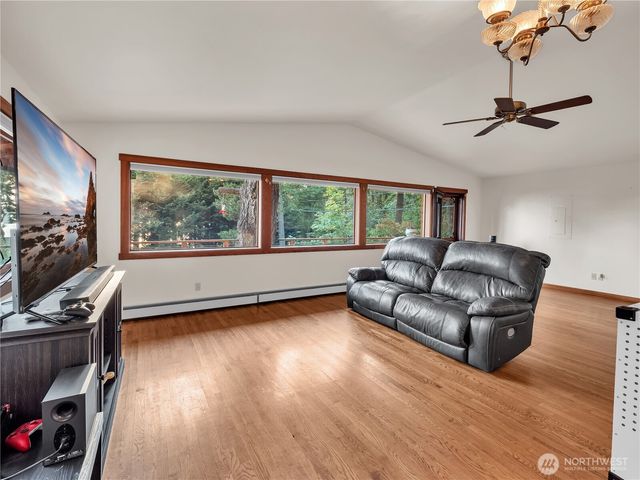 17261 Golden View Avenue, La Conner, WA 98257