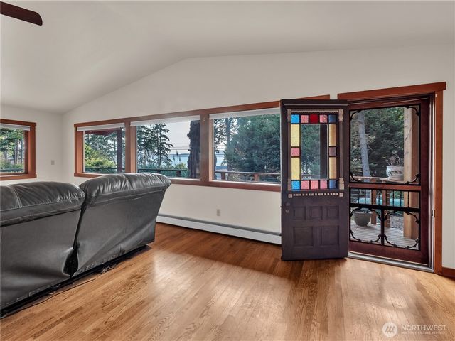 17261 Golden View Avenue, La Conner, WA 98257