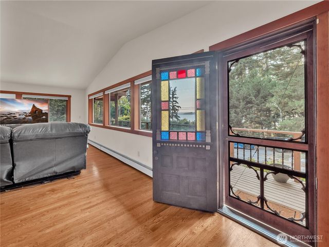 17261 Golden View Avenue, La Conner, WA 98257