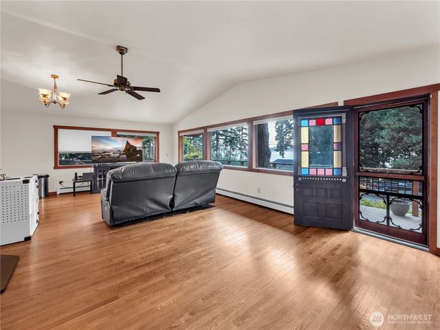 17261 Golden View Avenue, La Conner, WA 98257