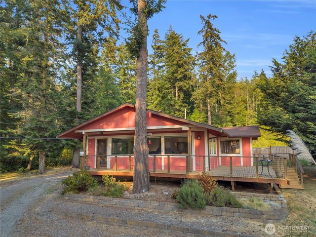 17261 Golden View Avenue, La Conner, WA 98257