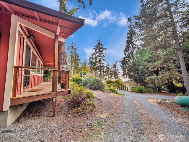17261 Golden View Avenue, La Conner, WA 98257