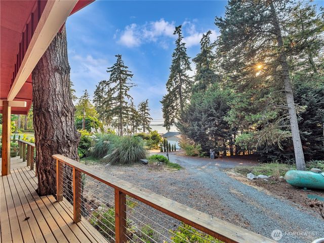 17261 Golden View Avenue, La Conner, WA 98257